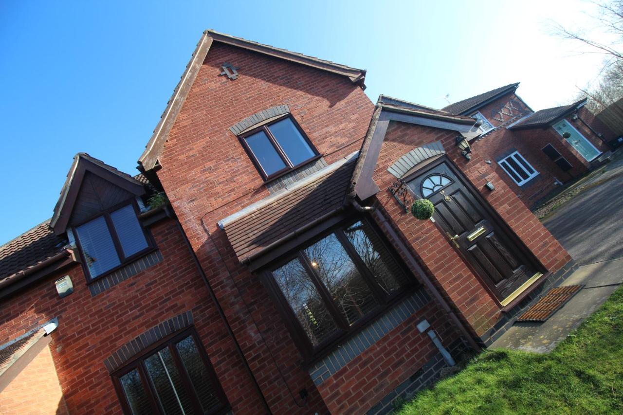 The Barwoods - Modern Spacious Home In Chester - Parking Екстериор снимка